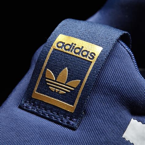 adidas schoenen label|Adidas shoe label letter.